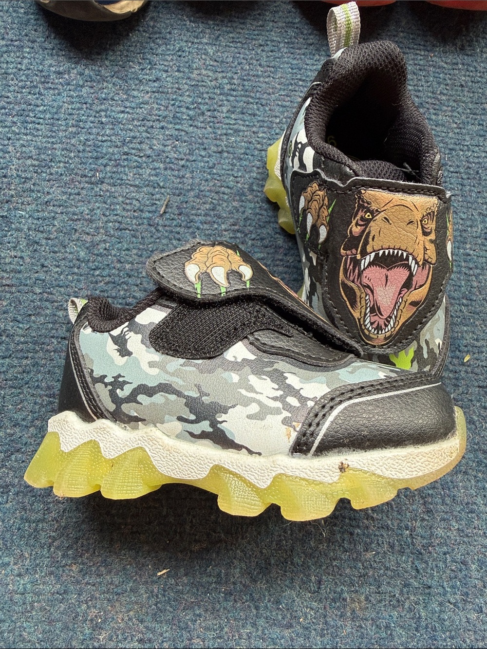 Boy shoe bundle size 6 - Picture 3 of 5